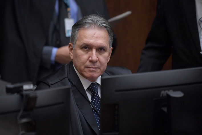 Ministro Afrânio Vilela, do STJ, durante sessão de julgamento