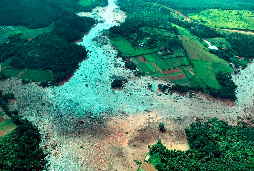 Lama na área atingida pelo derramamento da barragem de Brumadinho