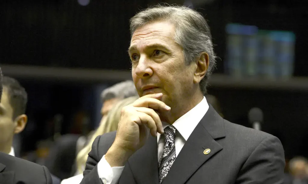 Ex- presidente Fernando Collor em foto durante sessão no Senado Federal.
