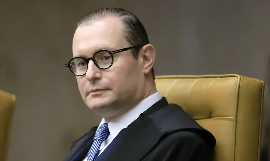 Ministro Cristiano Zanin Martins, do STF. durante sessão