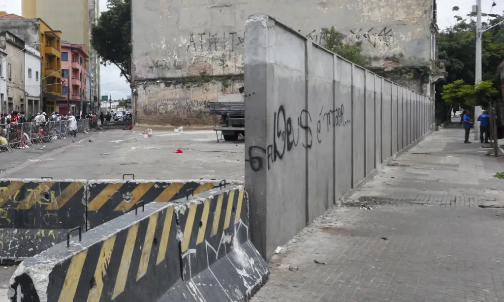 STF impede derrubada de muro da Cracolândia em São Paulo