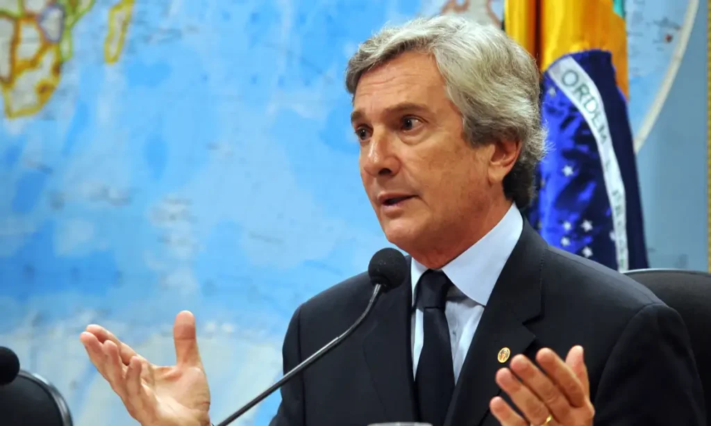 O ex-presidente Fernando Collor de Mello em foto durante um discurso.