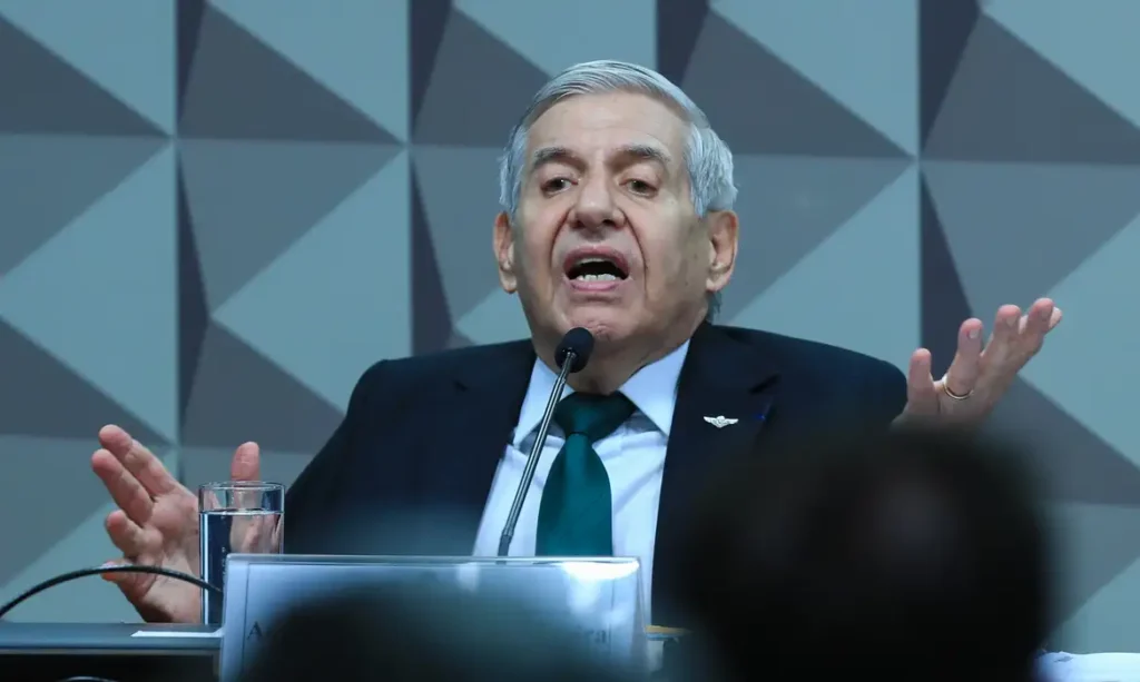 A foto mostra o general Augusto Heleno, ex-ministro do GSI durante o governo Bolsonaro.