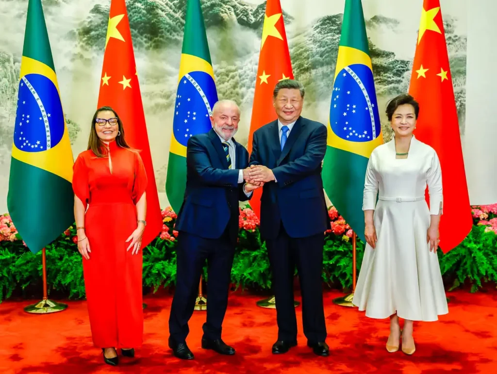 Foto oficial do encotro dos presidentes e primeiras-damas do Brasil e do Japão