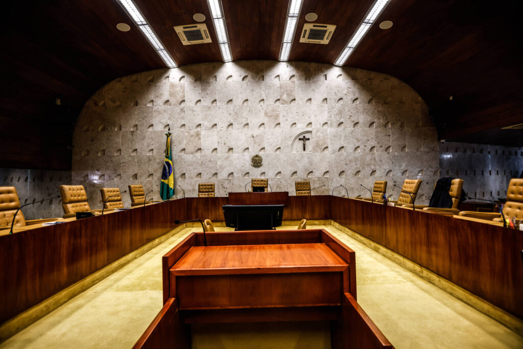 Foto do plenário do STF vazio