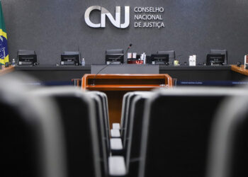 A foto mostra o plenário do CNJ.