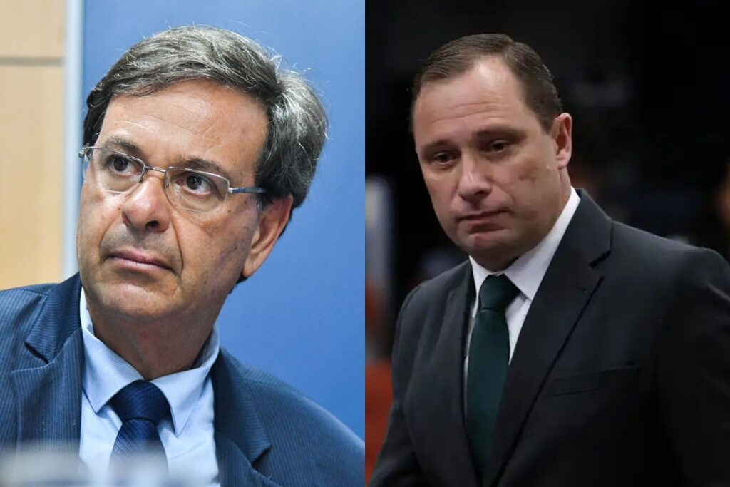 A foto mostra o ex-ministro do Turismo, Gilson Machado e o tenente-coronel Mauro Cid. Os dois homens brancos e usam ternos escuros.