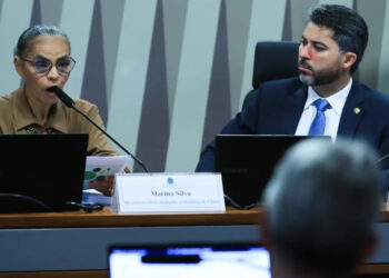 Ministra Marina Silva ao lado do senador Marcos Rogério