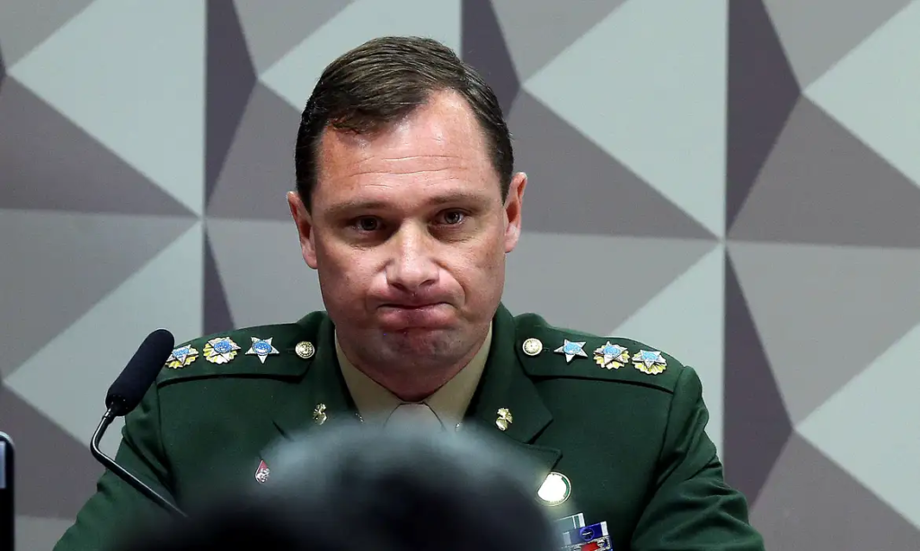 mauro cid faz cara de quem está acuado