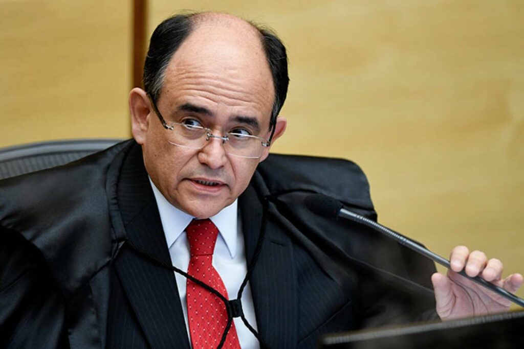 Eficácia preclusiva da coisa julgada impede nova ação para restituição de juros