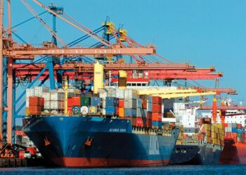 porto brasileiro embarca containers para compradores estrangeiros