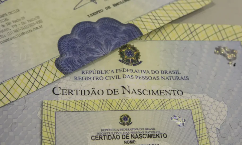 Registros de brasileiros naturalizados podem ser transcritos com certificado