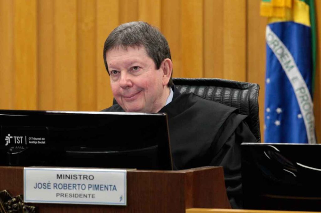 TST condena cooperativa a devolver valores descontados em plano de saúde por coparticipação