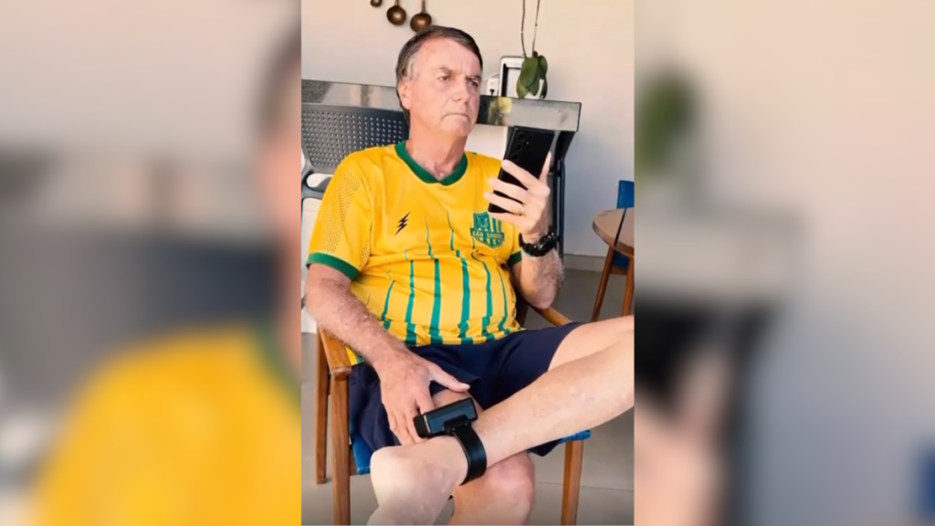 Bolsonaro participa de ato no Rio de Janeiro por telefone