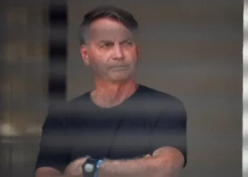 Moraes amplia monitoramento de Bolsonaro em prisão domiciliar