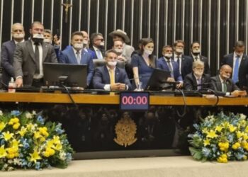 Oposição anuncia obstrução no Congresso após prisão domiciliar de Bolsonaro