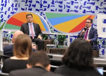 Alcolumbre diz que ocupação do Congresso é criminosa. Para Hugo Motta, diálogo e respeito são fundamentais.