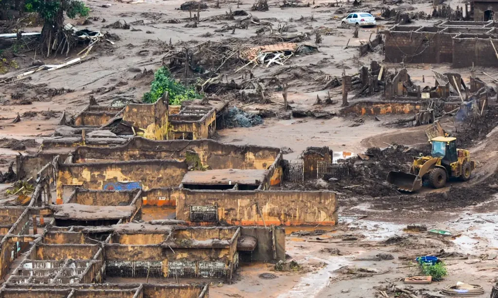 Samarco reabre prazo de programa indenizatório para vítimas do desabamento de Mariana