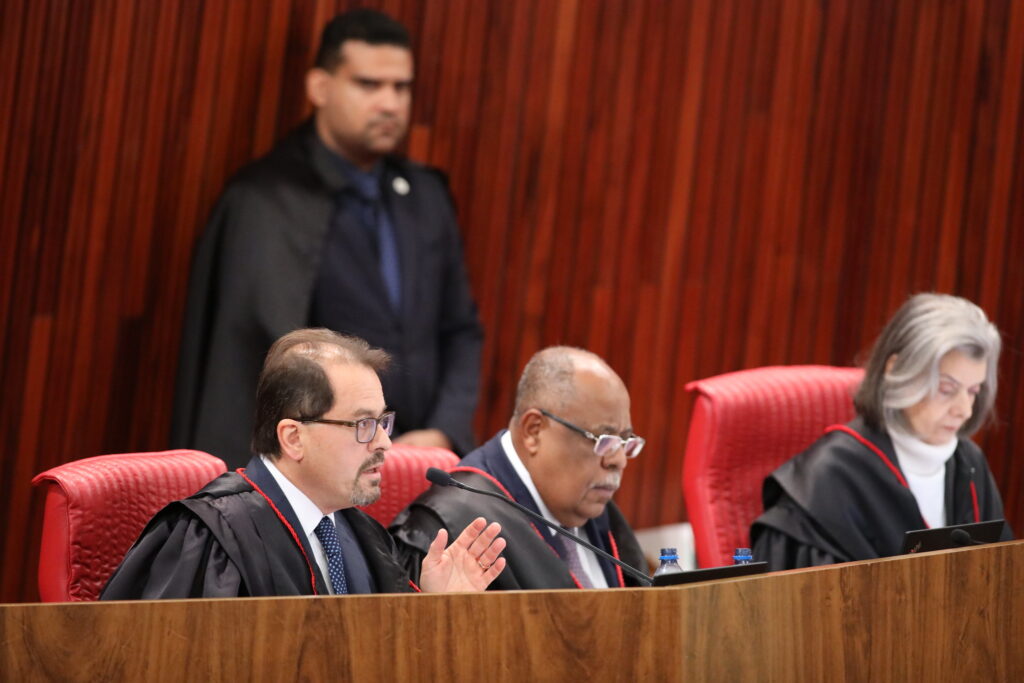 TSE define marco temporal para validade de alternância de gênero nas listas tríplices
