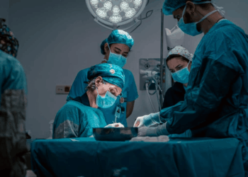 Planos de saúde devem pagar urgências fora da cobertura em cirurgias plásticas