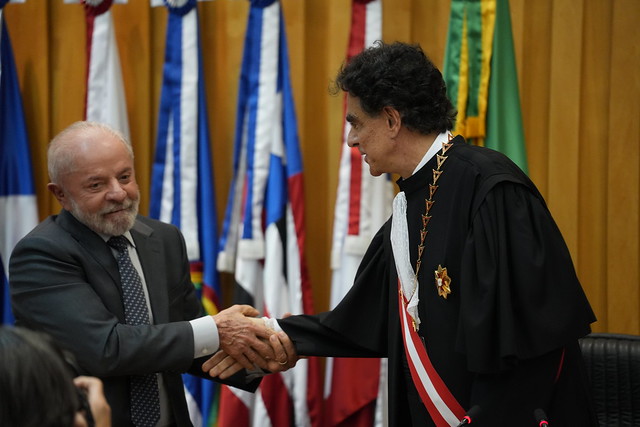 Lula foi ovacionado na posse do novo presidente do TST