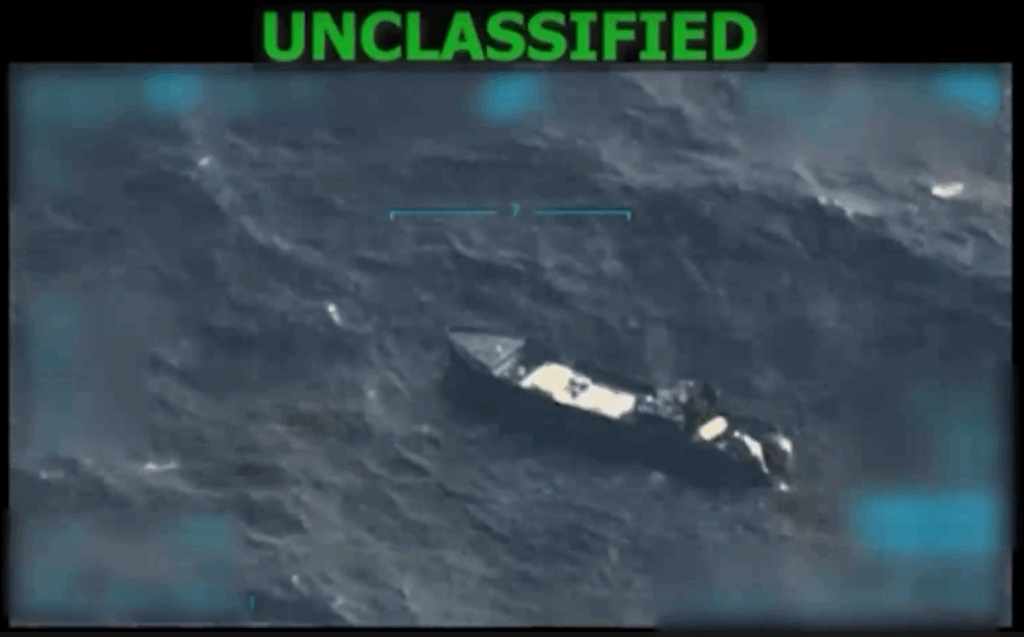Barco atacado pela aviação militar dos EUA no Mar do Caribe