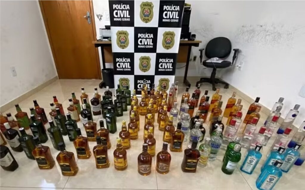 bebidas falsificadas apreendidas pela polícia em Minas Gerais