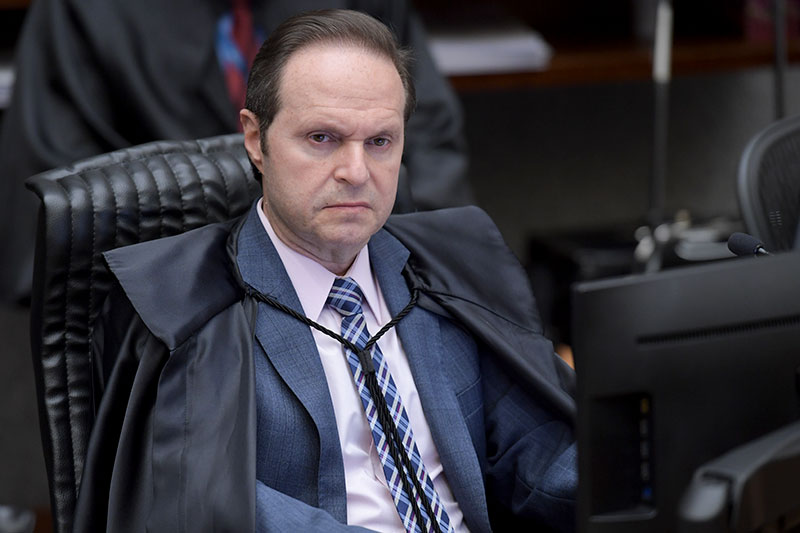 Ato libidinoso contra pessoa enquanto ela dorme é estupro e não importunação