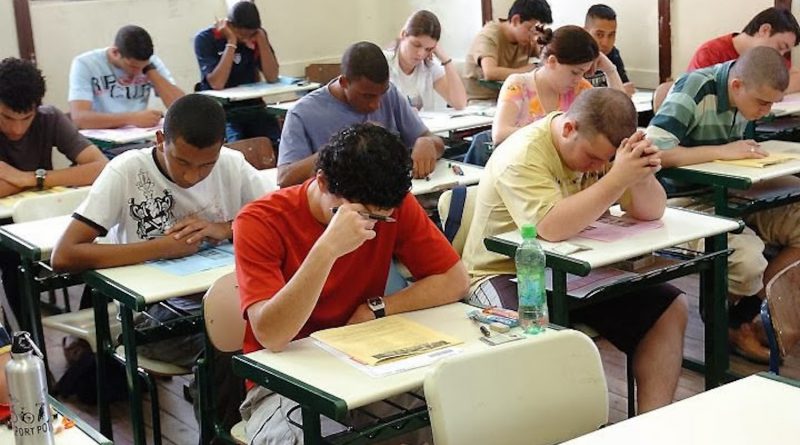 Aluno de ensino médio aprovado em vestibular não pode se matricular na universidade