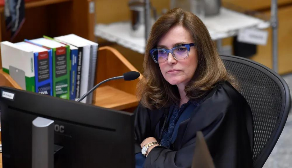 Ministra Isabel Gallotti, do STJ, durante ssessão