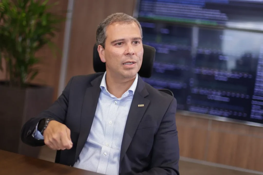 Sem explicar muito, presidente afastado do BRB resolve se manifestar em nota