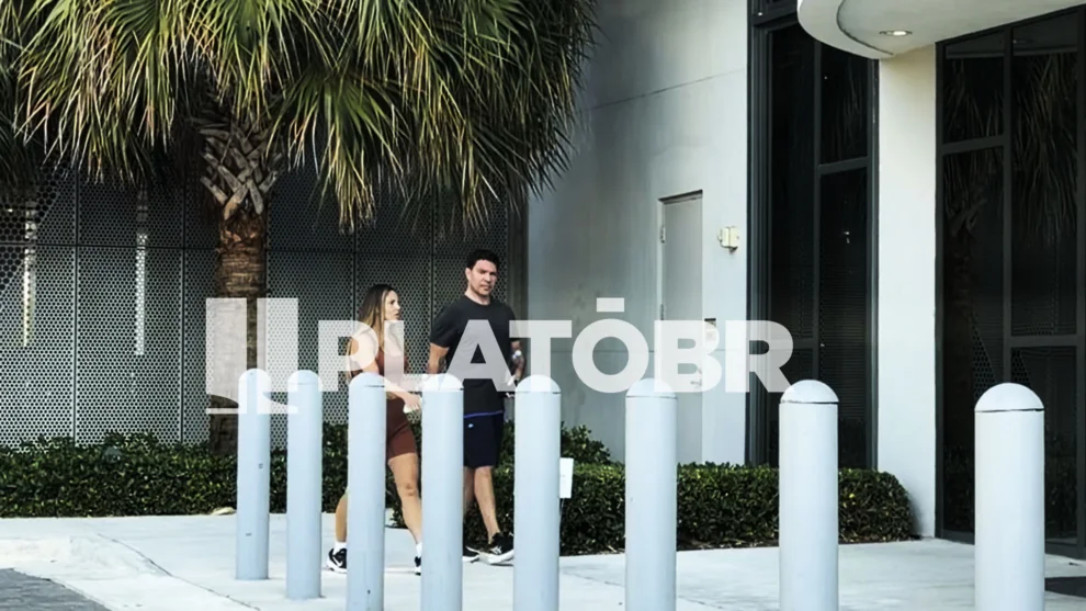 Foto divulgada pelo site PlatôBR mostra Ramagem em condimínio de luxo nos EUA