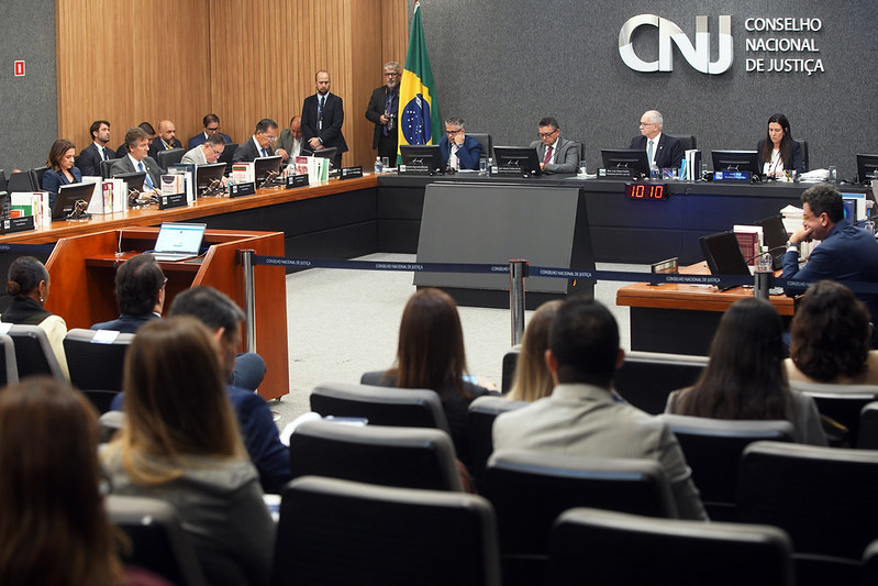 CNJ aposenta juiz que durante anos reteve em casa processos e documentos oficiais
