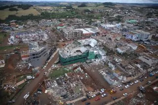 Rio Bonito do Iguaçu, cidade no interior do Paraná devastada por um tornado