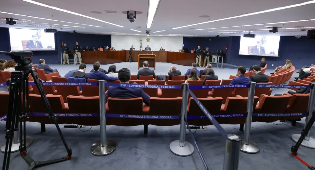 Ministros da Primeira Turma do STF durante julgamento.