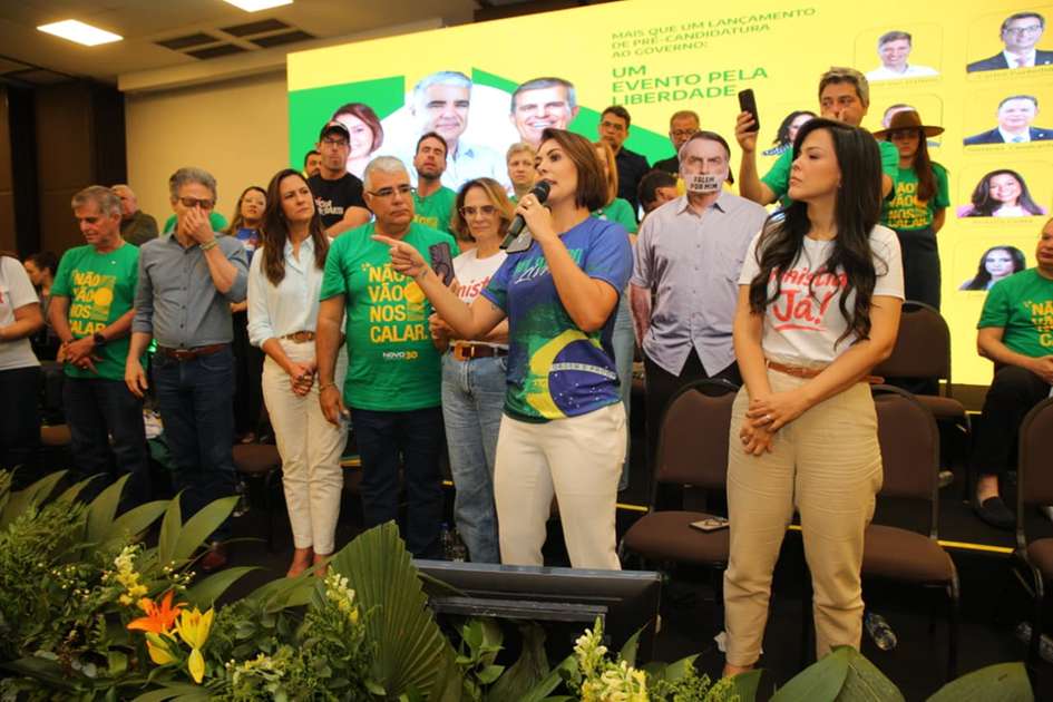Michelle Bolsonaro detona aliança com Ciro gomes diante de André Fernandes