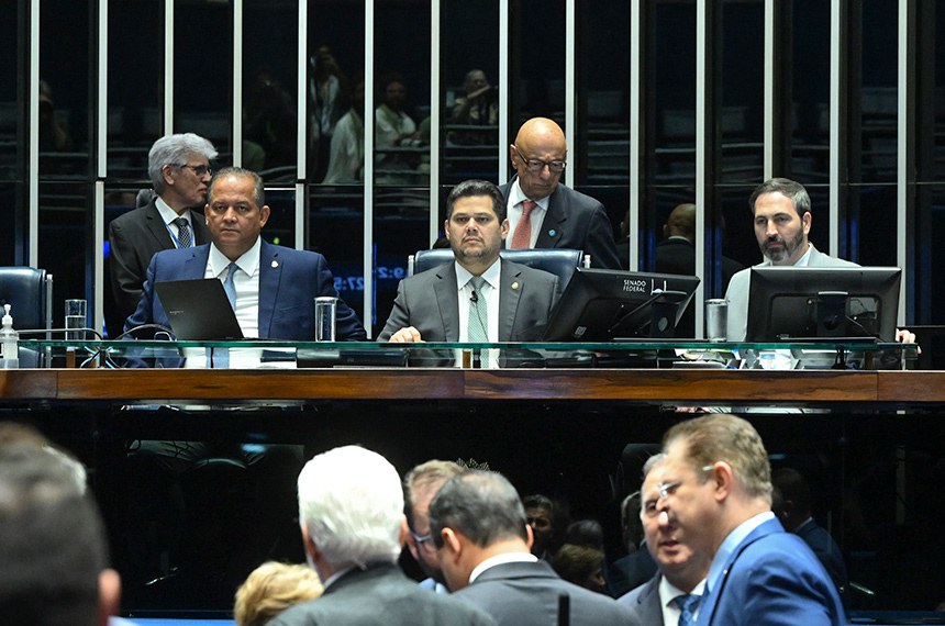 Mesa diretora do senado, tendo à frente o senador davi alcolumbre