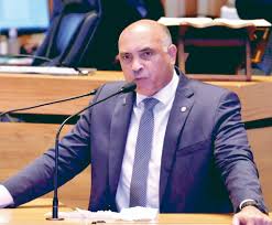 Deputado distrital Wellington Luiz, falando no plenário da CLDF