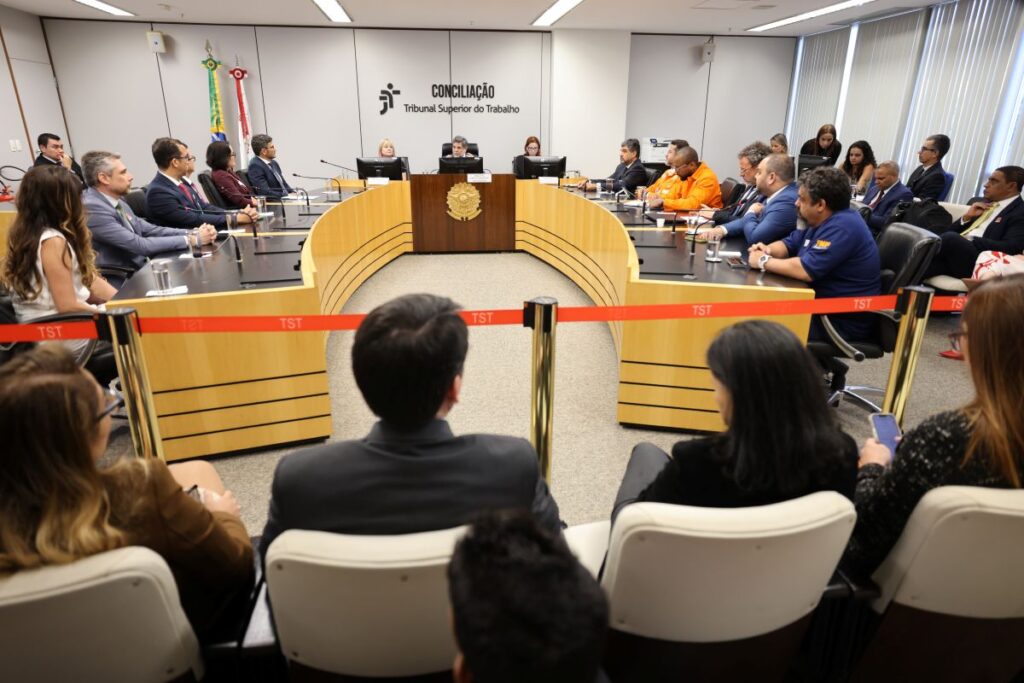 Ato de formalização de acordo coletivo entre Petrobras e Transpetro com trabalhadores no TST