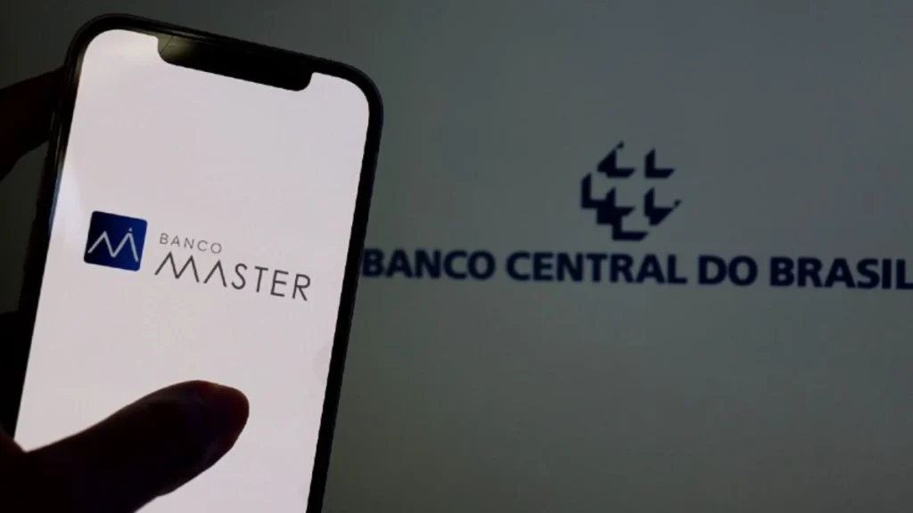 Ilustração mostra composição de imagens com um celular e as logomarcas do Banco Central e Banco Master