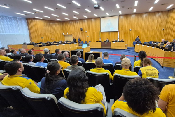 Sessão da SDC do TST que julgou a greve dos Correios