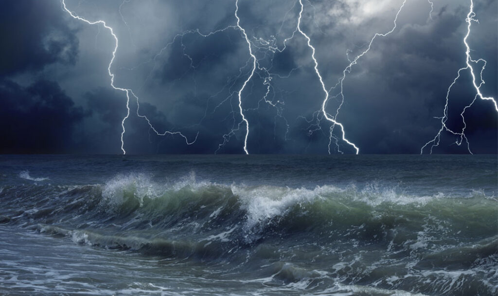 Tempestade sobre o mar