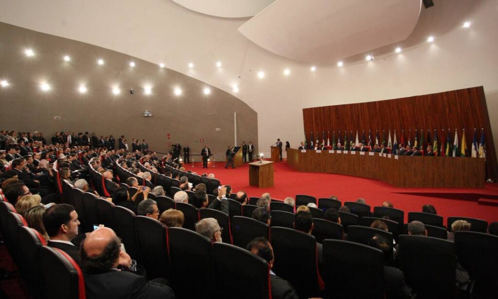 Plenário do TSE lotado