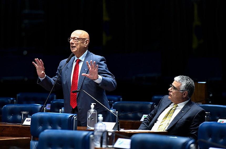 Senadores Esperidião Amin e Eduardo Girao durante sessão do Senado