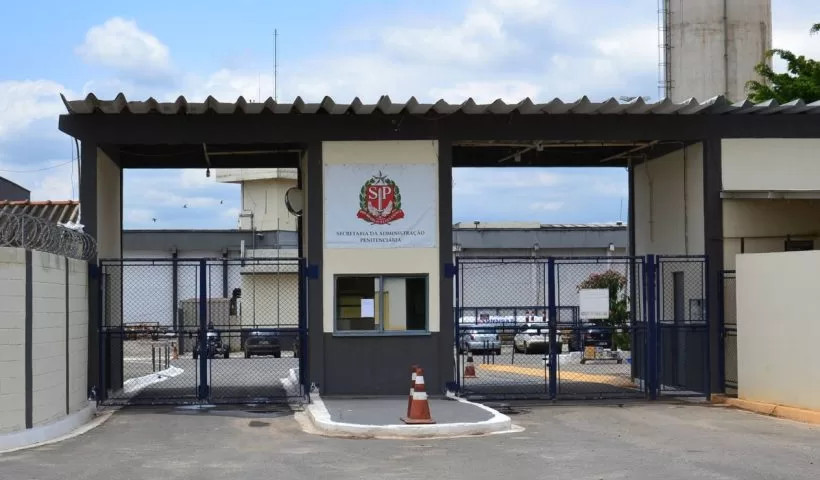 Frente da Penitenciária II de Potim, em SP, para onde foram levados Vorcaro e Zettel
