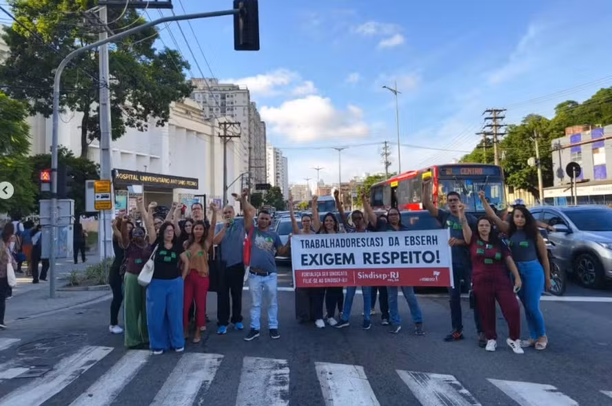Grevistas da EBSERH que estão em greve desde 31/03