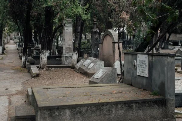 Pátio de um cemitério