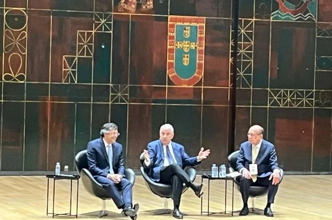 Um dos 70 painéis do 14º Fórum de Lisboa