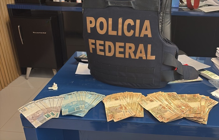 Cédulas de dinheiro obtidas pela PF na Operação Afluente