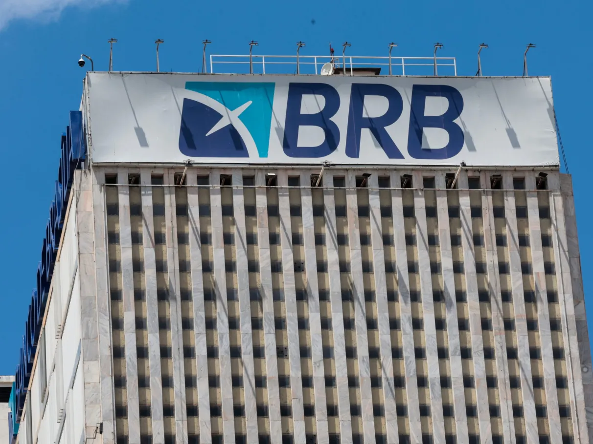 fachada do prédio do BRB